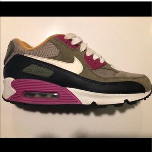 Women’s Nike Air Max 90 EXTREMELY RARE